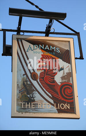 Einen traditionellen Pub Anmelden Stockfoto