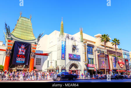 LOS ANGELES - Mar 26, 2018: Menschenmassen an der berühmten Grauman Chinese Theatre am Hollywood Boulevard zu sammeln. Eine historisch-kulturelle Sehenswürdigkeiten in 196 Erklärt Stockfoto