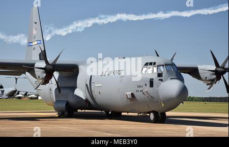 Ein US Air Force C-130 Hercules cargo Ebene, die durch die 314 Luftbrücke Flügel aus Little Rock Air Force Base betrieben. Stockfoto