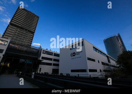 Deutsche Welle Hauptquartier, UN-Gebäude und Post Tower in Bonn, Nordrhein-Westfalen, Deutschland. Stockfoto