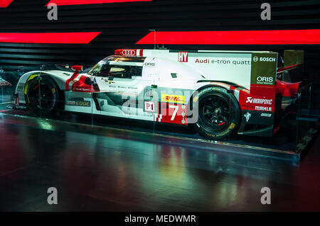 Die 2014 Le Mann 24 Stunden Rennen Audi R18 e-tron Quattro Diesel Hybrid an einem Audi Sport Event auf dem Shanghai International Circuit. Stockfoto