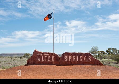 Schild am Eingang nach Alice Springs willkommen. Northern Territory, Australien Stockfoto