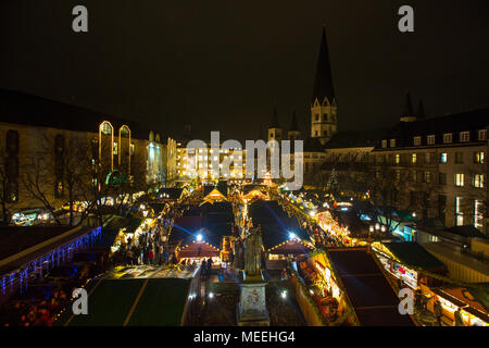 Traditionelle Weihnachtsmarkt oder Weihnachtsmarkt in Bonn, Nordrhein-Westfalen, Deutschland. Stockfoto