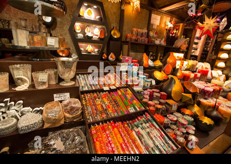 Traditionelle Weihnachtsmarkt oder Weihnachtsmarkt in Bonn, Nordrhein-Westfalen, Deutschland. Stockfoto