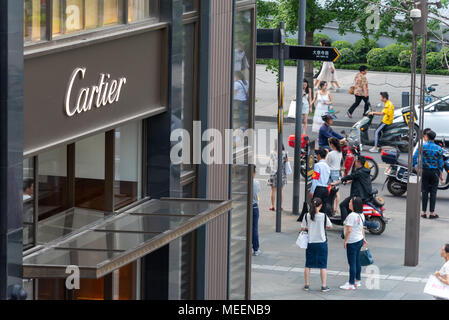 Chengdu, Provinz Sichuan, China, April 18, 2018: Cartier Logo auf einem Gebäude in Taikooli Stockfoto
