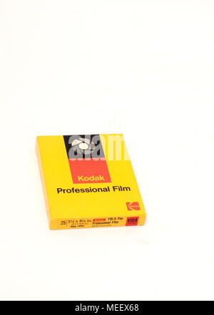 Eine Schachtel New old Stock Kodak 4164 dicke Tri-X Pan Professional schwarz-weiß Film, Estar Dicke Base-3¼x4 ¼-Zoll Format. Ablaufdatum: Mai 1976 Stockfoto