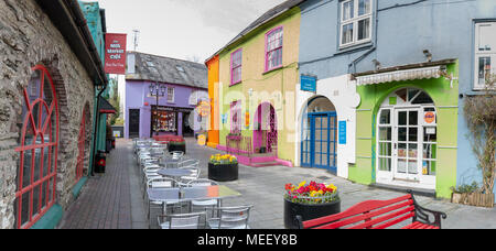 April 17th, 2018, Kinsale, County Cork, Irland - bunte Häuser in Newman's Mall und die Market Street in Kinsale Stockfoto