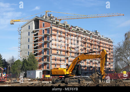 Bagger und Kräne auf Neubau Baustelle Stockfoto