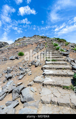 Treppe Himmel blauer Stein weißen Wolken Stockfoto