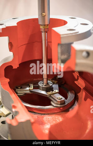 Industrielle Flachschleifmaschine. Stockfoto