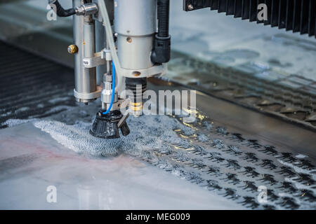 CNC-Wasserstrahlschneiden Maschine moderne industrielle Technologie. Stockfoto