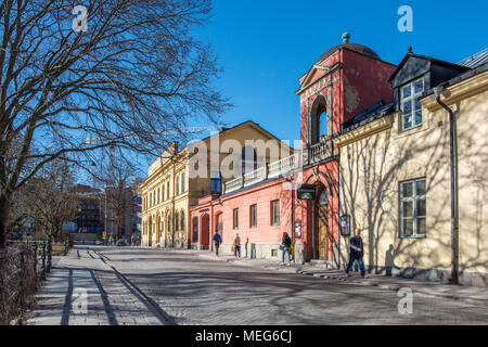 Knäppingsborg in der alten industriellen Landschaft von Norrköping im frühen Frühling. Norrköping ist eine historische Stadt in Schweden. Stockfoto