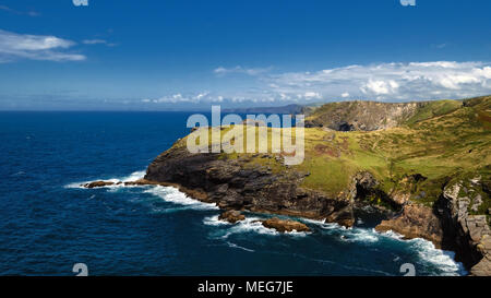 Blick nach Norden an Barras Nase von Tintagel, Cornwall, Großbritannien Stockfoto