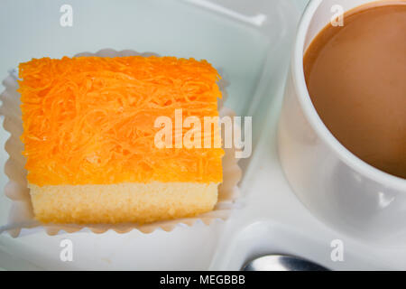 Kaffeepause mit Kuchen foi Tanga. Stockfoto