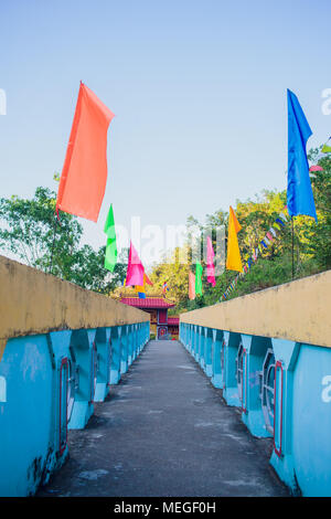 Brücke zwischen dem Dorf und Bogota Asien simmer Farbe Stockfoto