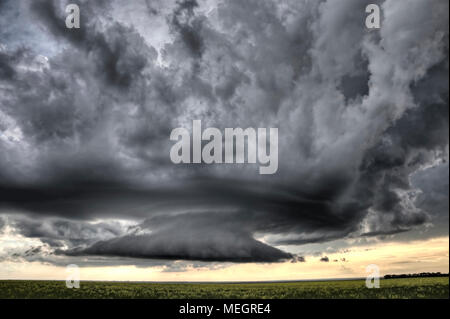Storm clouds Kanada Warnung ominösen Himmel Saskatchewan Stockfoto
