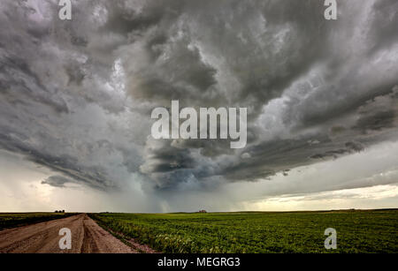 Storm clouds Kanada Warnung ominösen Himmel Saskatchewan Stockfoto