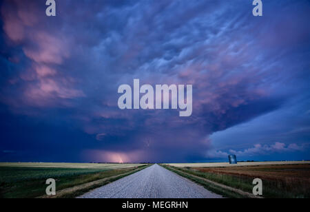 Storm clouds Kanada Warnung ominösen Himmel Saskatchewan Stockfoto