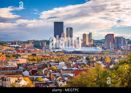 Pittsburgh, Pennsylvania, USA Skyline von den Hügeln. Stockfoto