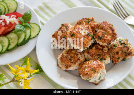 Gebratene Hackfleisch Türkei Schnitzel auf dem Teller. Stockfoto