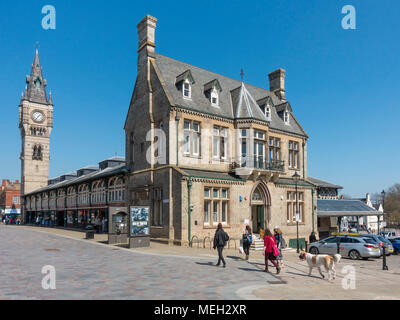 Viktorianischen Markthalle und den Clock Tower West Row Darlington Co Durham Großbritannien auf ein heißer Frühling Tag Stockfoto