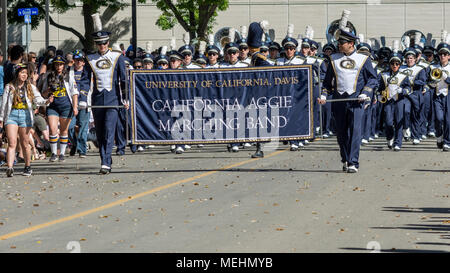 Davis, Kalifornien, USA, 21. April 2017. Kalifornien Aggie Marching Band während der Parade an der UC Davis jährliche Picknick Tag. Picknick Tag ist ein glücklicher Tag an der UC Ca Stockfoto