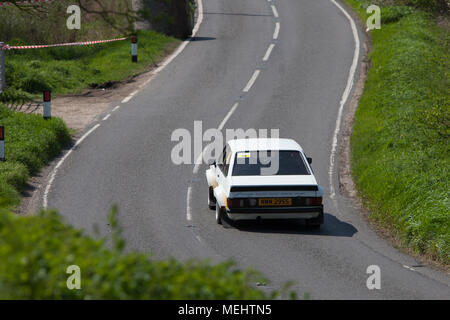 Tendring und Clacton, England. 22. April 2018. Der erste geschlossene Road Rally in England fegt durch Tendring, Essex gehalten zu werden. Die wegweisende Corbeau sitze Rallye sieht 120 Wettbewerber über fünf Wertungsprüfungen konkurrieren. Rund 10.000 Zuschauer Beifall auf den Treiber. Stephanie Humphries/Alamy leben Nachrichten Stockfoto