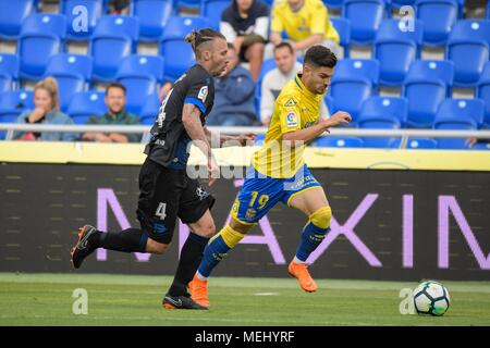 UD Las Palmas v Deportivo Alaves, Primera División, Spanien, April 22 2018 Hernan Toledo und Alexis von Alaves in Aktion während der Santander Liga (Liga) Match in Gran Canaria Stadion zwischen UD Las Palmas und Deportivo Alaves in Gran Canaria, Spanien gespielt, am 22. April 2018. Cordon Cordon Drücken Drücken Sie Stockfoto