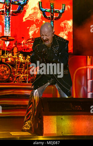 In Las Vegas, Nevada, USA. April 21, 2018 - Rob Halford von Judas Priest, die auf dem Konzert am Tag 2 des zweiten jährlichen Las Kombination Heavy Metal Musik Festival in der Innenstadt von Las Vegas Events Center statt. Credit: Ken Howard/Alamy leben Nachrichten Stockfoto