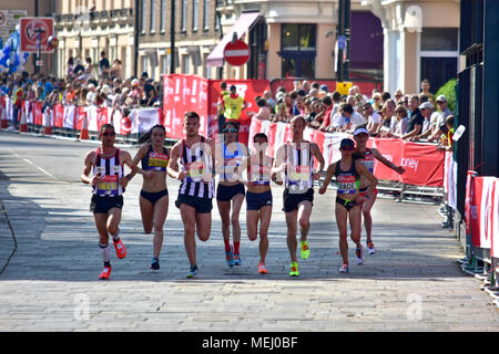 London, Großbritannien. 22 Apr, 2018. Die Virgin Money London Marathon 2018;#LondonMarathon; Läufer Credit: Marcin Libera/Alamy leben Nachrichten Stockfoto