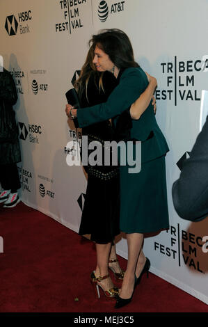 NEW YORK, NY - 19. April: Schauspieler Sarah Jessica Parker und Jacqueline Bisset ein Screening der "Blauen Nacht" während des Tribeca Film Festival 2018 in der SVA Theater besuchen am 19. April 2018 in New York City. Stockfoto