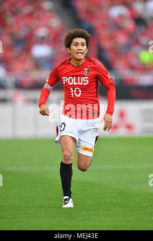 Saitama, Japan. 21 Apr, 2018. Yosuke Kashiwagi (Rot) Fußball: 2018 J1 Liga Match zwischen Urawa Red Diamonds 0-0 Hokkaido Consadole Sapporo an der Saitama Stadion 2002 in Saitama, Japan. Quelle: LBA/Alamy leben Nachrichten Stockfoto