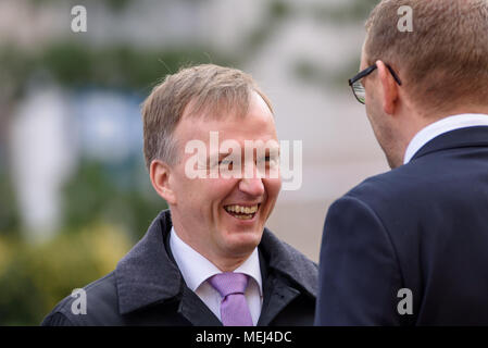 Riga, Lettland. 23 Apr, 2018. . Seine Königliche Hoheit Kronprinz Haakon und Ihre Königliche Hoheit Kronprinzessin Mette-Marit des Königreichs Norwegen, der Republik Lettland. Das Rigaer Schloss. Credit: gints Ivuskans/Alamy leben Nachrichten Stockfoto