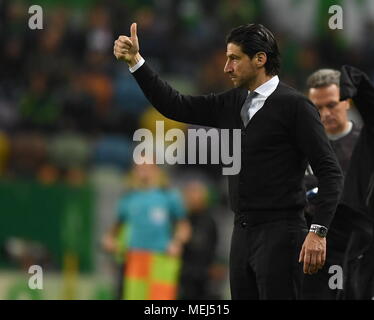 (180423) - Lissabon, April 23, 2018 (Xinhua) - Antonio Simao, Head Coach von Boavista, reagiert, während der Portugiesischen Liga Fußball Match zwischen Sporting CP und Boavista FC in Lissabon, Portugal, am 22. April 2018. Sporting gewann 1:0. (Xinhua / Zhang Liyun) (Wll) Stockfoto