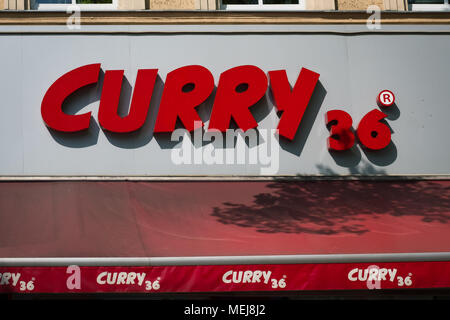 Berlin, Deutschland - April 2018: Das Logo von Curry 36, der berühmteste Wurst Restaurant in Berlin Curry, Deutschland Stockfoto