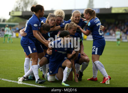 Chelsea Ladies' Ji So-Yun (Mitte) feiert ihr erstes Ziel zählen während der UEFA Champions League, Halbfinale Hinspiel match Im Cherry Red Records Stadium, Kingston. Stockfoto