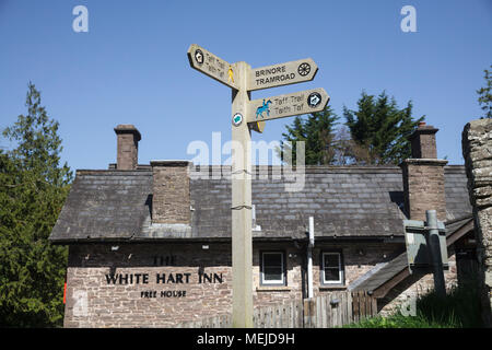 Schilder entlang der Brecon Monmouth Kanal an Talybont auf Usk Brecon Beacons Stockfoto