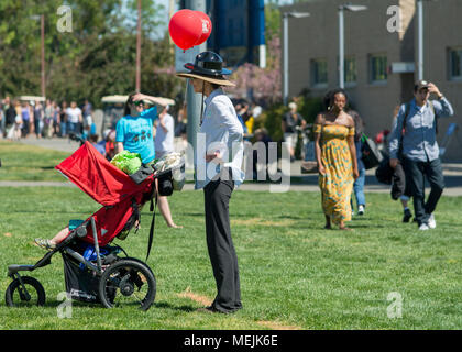 Davis, Kalifornien, USA, 21. April 2017. In der Schlange an der UC Davis jährliche Picknick Tag. Picknick Tag ist ein glücklicher Tag an der UC Kalifornien in Davis, wenn die u Stockfoto