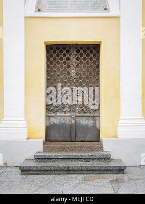 Im victorianischen Stil metallischer Haustüren Stockfoto