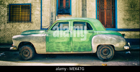 Havanna, Kuba - Dec 27, 2016: Seitenansicht des alten amerikanischen Auto in einer Straße von Havanna geparkt Stockfoto