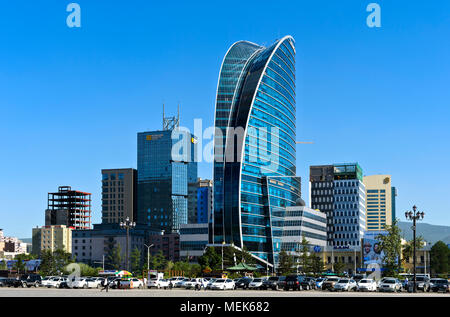 Das moderne Stadtzentrum mit dem Internationalen Handelszentrum, das Blue Sky Hotel und das Sheraton, an Sukhbataar Square, Ulaanbaatar, Mongolei Stockfoto
