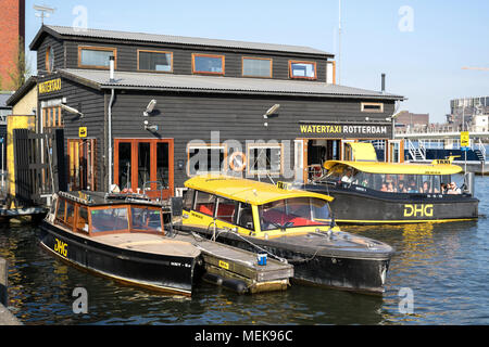 Hauptsitz der Wassertaxi Rotterdam. 18 Acht- und zwölf-Person wassertaxis Schiff auf Anfrage zu 50 verschiedenen Docks in Rotterdam und Schiedam. Stockfoto