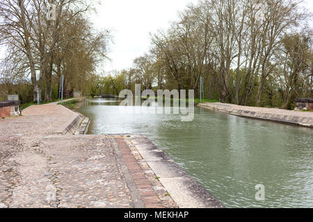 Garonne Kanal von Cacor zu Moissac über den Fluss Tarn in Frankreich, zwischen 1842 und 1846 mit 356 m Länge gebaut Stockfoto