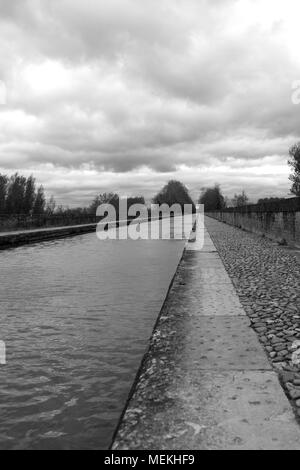 Garonne Kanal von Cacor zu Moissac über den Fluss Tarn in Frankreich, zwischen 1842 und 1846 mit 356 m Länge gebaut Stockfoto