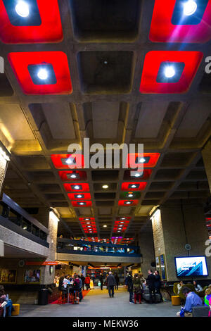 Innenraum des Barbican Centre, London, UK Stockfoto