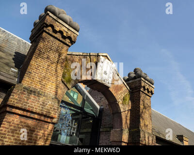 LONDON, Großbritannien - 05. APRIL 2018: Detail des Dial Arch Square im Royal Arsenal in Woolwich Stockfoto
