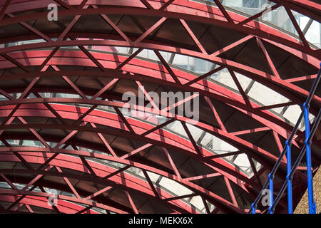 LONDON, Großbritannien - 05. APRIL 2018: Roof the Canary Wharf DLR Station Stockfoto