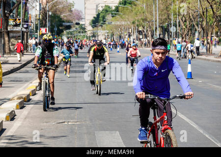 Mexiko-Stadt, Hispanic, historisches Zentrum, Avenida Juarez, Muevete en Bici, mit dem Fahrrad fahren, autofreie Sonntage Fahrrad Fahrräder Radfahren Reiten Fahrradfahren Stockfoto