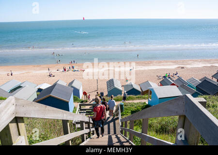 Schritte zum Strand, hordle Cliff West, Lymington, Hampshire, England, Vereinigtes Königreich Stockfoto