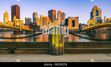 Eine Meldung auf der North Shore von Pittsburgh, PA Stockfoto